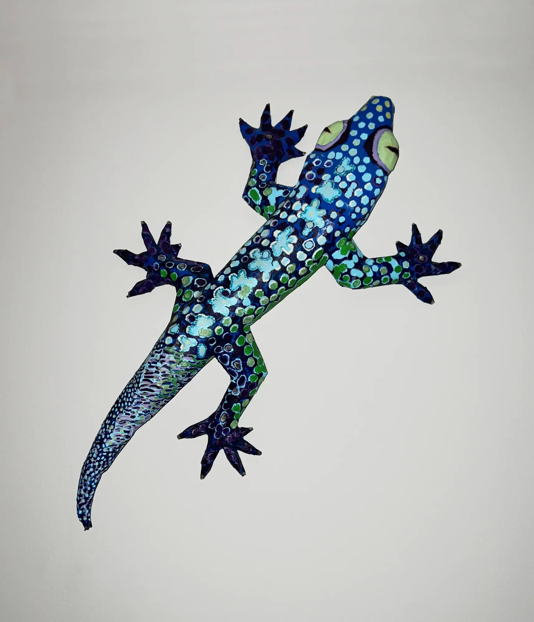 Papier M&acirc;ch&eacute; Gecko by day